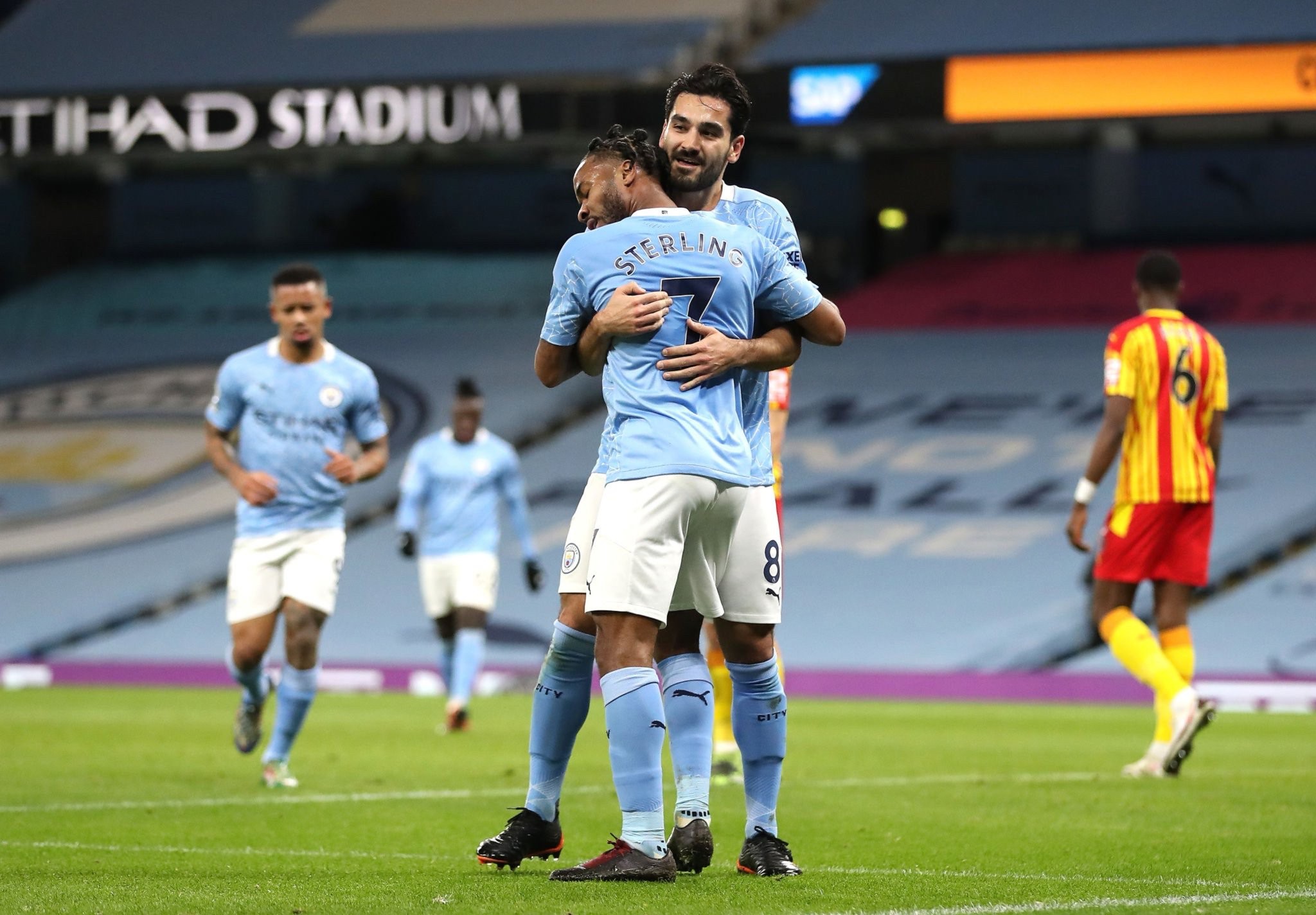 技场下也成 技场下也成